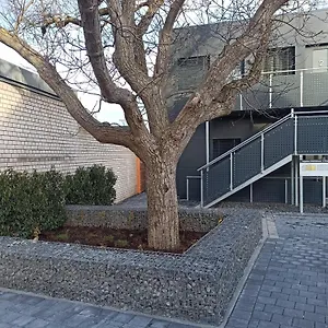 Xzllenz Traum Studio-apartment, Frei-parken, U-bahn, Kueche , Nuremberg Germany