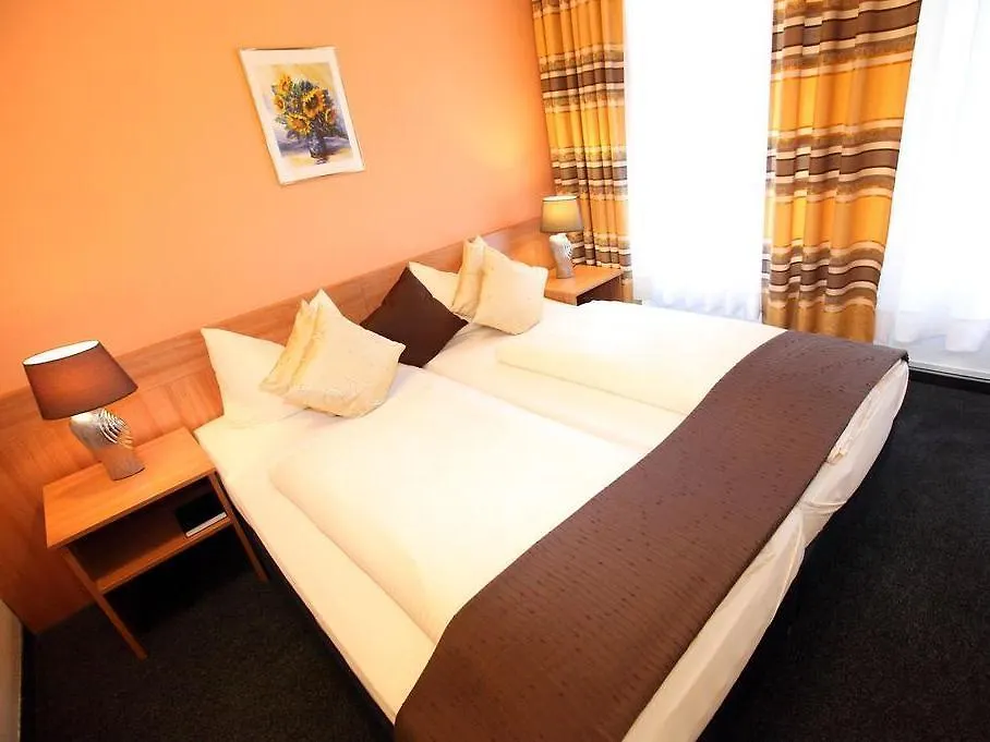 Hotel Brecherspitze Munich 3*,