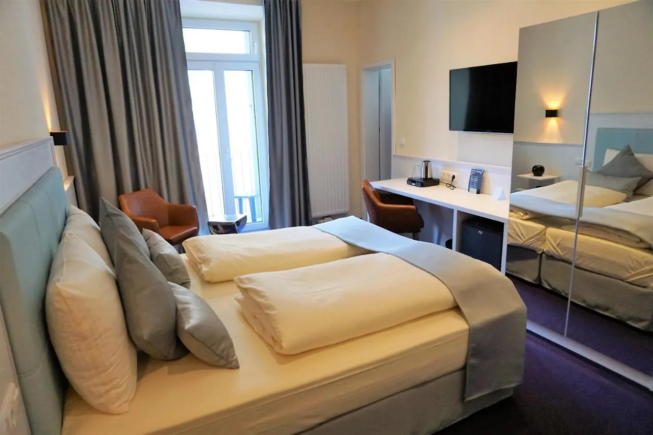 Hotel Brecherspitze Munich 3*,
